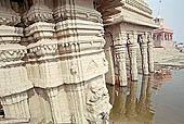 Varanasi - Scindia Ghat - Shiva temple 